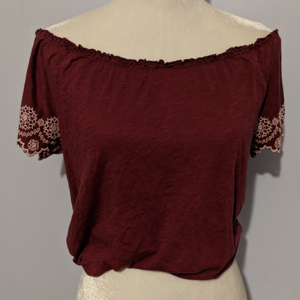 ❌SOLD❌ AE Embroidered Sleeve Top S P